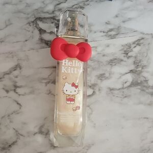 Hello Kitty Vanilla Macaron Dream Shimmer Body Oil